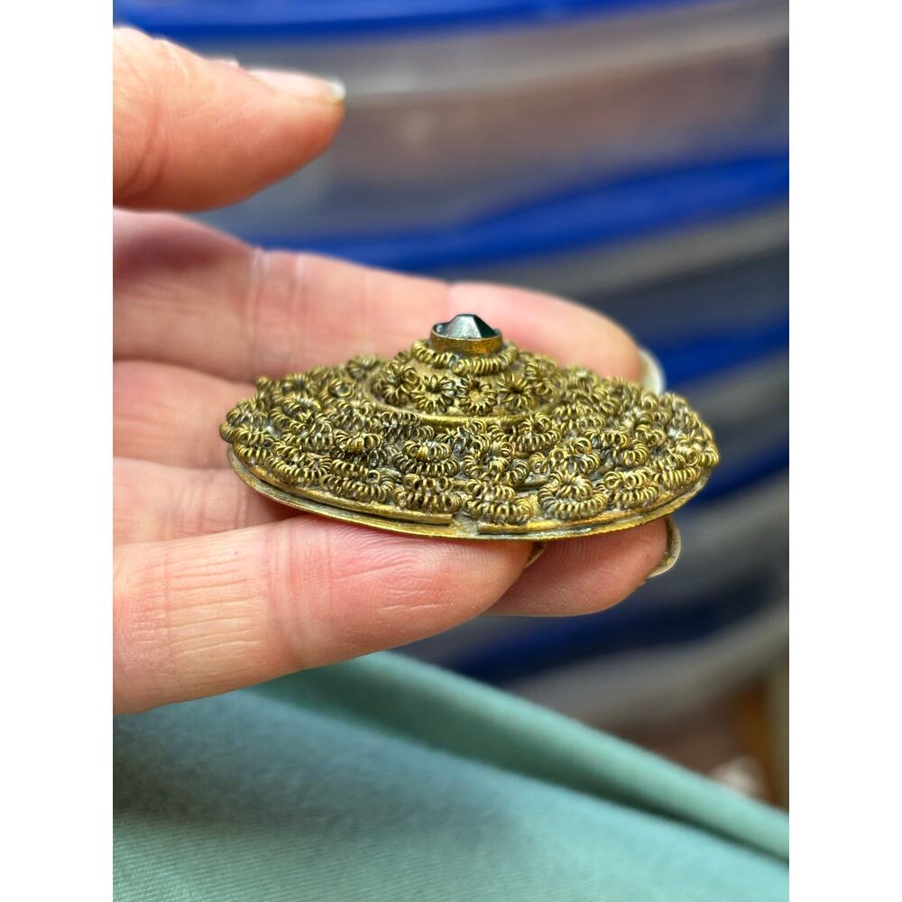 Antique Gold Tone Filigree Brooch Green Rhinestone C Clasp Victorian Pin - Picture 8 of 9